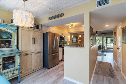 Condo in Sarasota, Florida, 2 bedrooms  № 1808313 - photo 12
