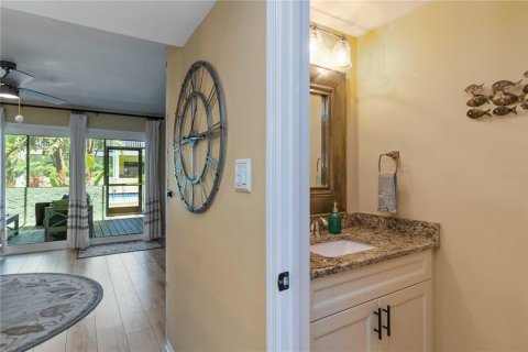Condo in Sarasota, Florida, 2 bedrooms  № 1808313 - photo 16