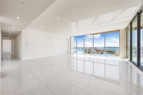 Condo in Sarasota, Florida, 4 bedrooms № 2093130 - photo 11