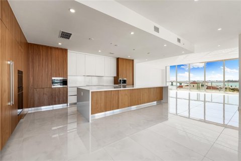 Condo in Sarasota, Florida, 4 bedrooms № 2093130 - photo 19