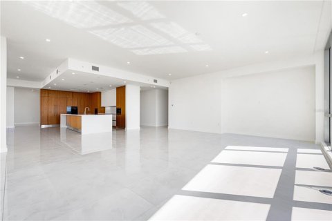 Condo in Sarasota, Florida, 4 bedrooms № 2093130 - photo 13