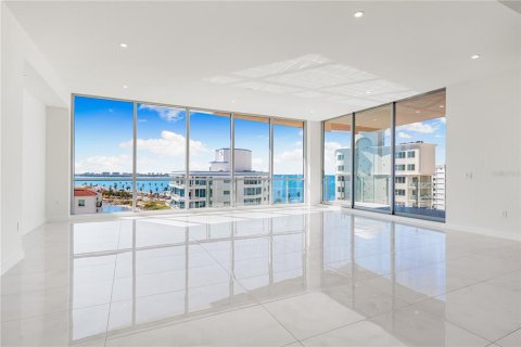 Condo in Sarasota, Florida, 4 bedrooms № 2093130 - photo 9