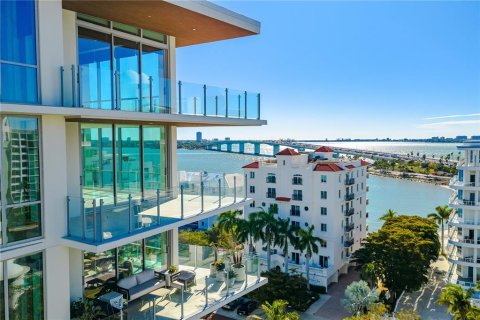 Condo in Sarasota, Florida, 4 bedrooms № 2093130 - photo 2