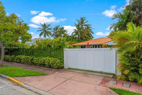 Casa en venta en Miami Beach, Florida, 4 dormitorios, 231.88 m2 № 1952692 - foto 2