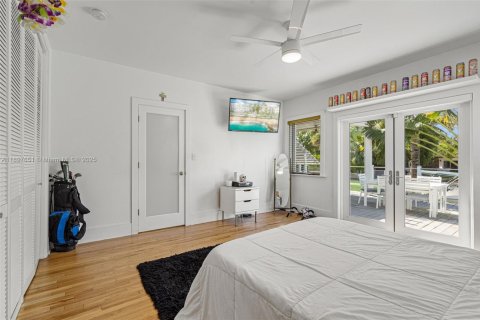 Casa en venta en Miami Beach, Florida, 4 dormitorios, 231.88 m2 № 1952692 - foto 28