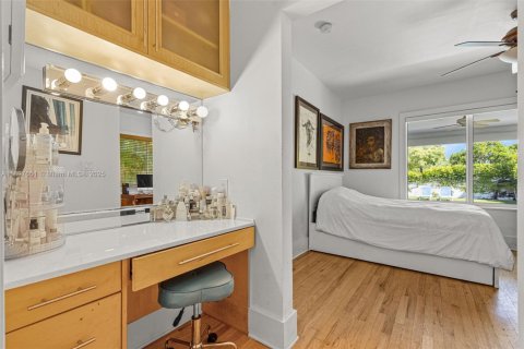 Casa en venta en Miami Beach, Florida, 4 dormitorios, 231.88 m2 № 1952692 - foto 25