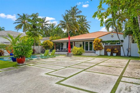 Casa en venta en Miami Beach, Florida, 4 dormitorios, 231.88 m2 № 1952692 - foto 3