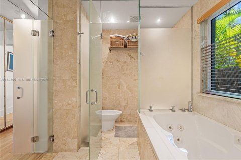 Casa en venta en Miami Beach, Florida, 4 dormitorios, 231.88 m2 № 1952692 - foto 23