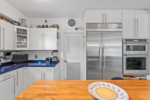 Casa en venta en Miami Beach, Florida, 4 dormitorios, 231.88 m2 № 1952692 - foto 14