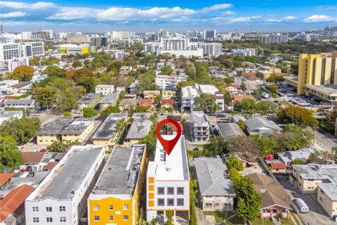 Снять в аренду виллу или дом в Майами, Флорида 2 спальни, 67.82м2, № 2264985 - фото 17
