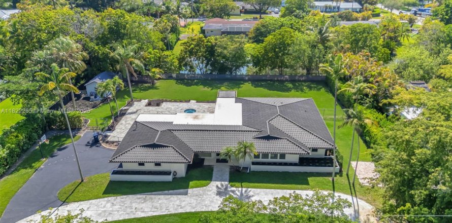 Casa en Pinecrest, Florida 3 dormitorios, 189.33 m2 № 1787301