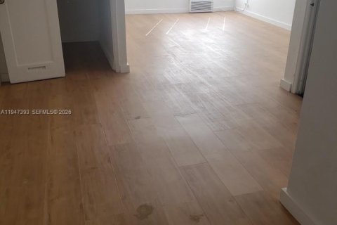 Снять в аренду виллу или дом в Майами-Бич, Флорида 1 спальня, 46.45м2, № 2003537 - фото 2