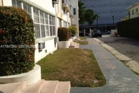 Дом в Майами-Бич, Флорида 1 спальня, 46.45м2 № 2003537