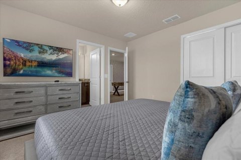 House in Davenport, Florida 10 bedrooms, 408.68 sq.m. № 1352873 - photo 10
