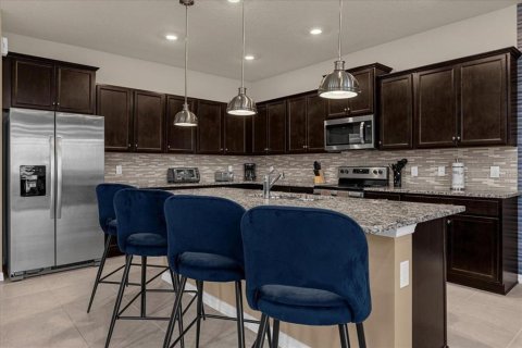 House in Davenport, Florida 10 bedrooms, 408.68 sq.m. № 1352873 - photo 6