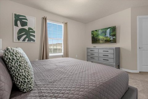 House in Davenport, Florida 10 bedrooms, 408.68 sq.m. № 1352873 - photo 25