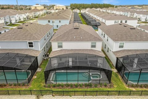 House in Davenport, Florida 10 bedrooms, 408.68 sq.m. № 1352873 - photo 4