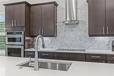 Villa ou maison à vendre à Orlando, Floride: 4 chambres, 255.85 m2 № 2399273 - photo 12