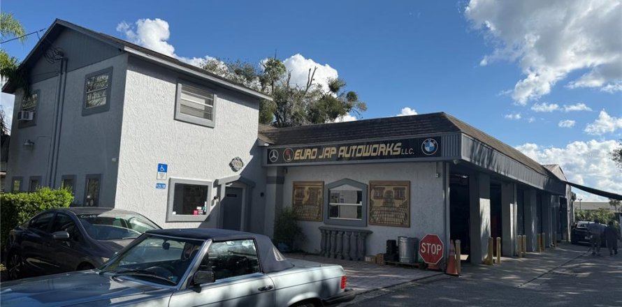 Commercial property in Orange City, Florida 500.46 sq.m. № 2207665
