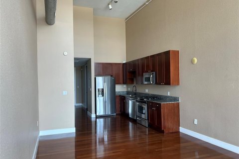 Condo in Orlando, Florida, 2 rooms  № 1876926 - photo 4