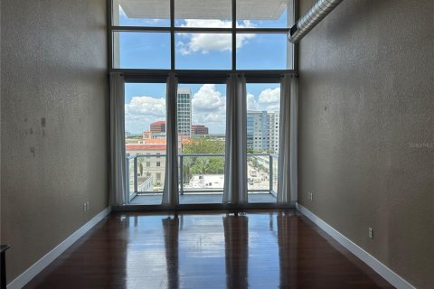 Condo in Orlando, Florida, 2 rooms  № 1876926 - photo 1