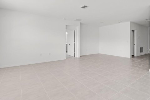 House in Edgewater, Florida 3 bedrooms, 139.35 sq.m. № 1557410 - photo 12