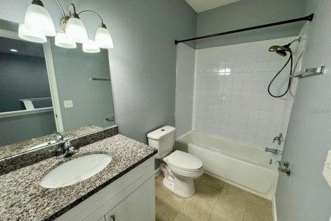 Townhouse in Clermont, Florida 3 bedrooms, 147.99 sq.m. № 2102867 - photo 15