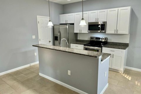 Townhouse in Clermont, Florida 3 bedrooms, 147.99 sq.m. № 2102867 - photo 4
