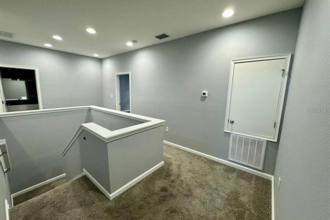 Townhouse in Clermont, Florida 3 bedrooms, 147.99 sq.m. № 2102867 - photo 9