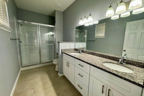 Townhouse in Clermont, Florida 3 bedrooms, 147.99 sq.m. № 2102867 - photo 12