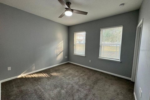 Townhouse in Clermont, Florida 3 bedrooms, 147.99 sq.m. № 2102867 - photo 10