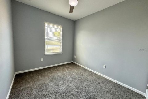 Townhouse in Clermont, Florida 3 bedrooms, 147.99 sq.m. № 2102867 - photo 13