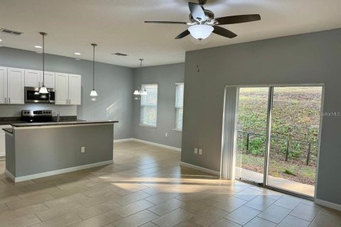Townhouse in Clermont, Florida 3 bedrooms, 147.99 sq.m. № 2102867 - photo 3