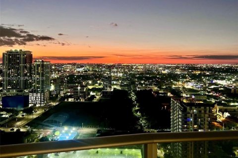 Condominio en Miami, Florida, 2 dormitorios  № 2000528