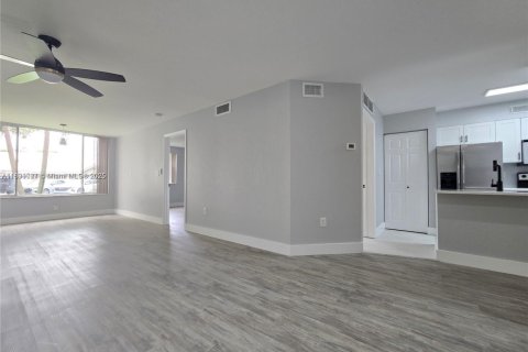 Condominio en alquiler en Oakland Park, Florida, 1 dormitorio, 80.08 m2 № 1807083 - foto 6