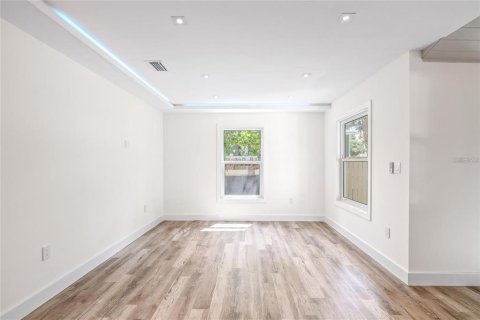 House in Tampa, Florida 2 bedrooms, 70.23 sq.m. № 2104972 - photo 4