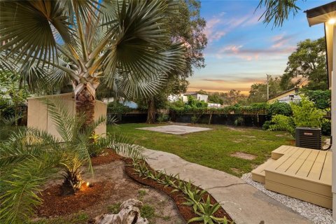 House in Tampa, Florida 2 bedrooms, 70.23 sq.m. № 2104972 - photo 19