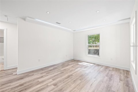 House in Tampa, Florida 2 bedrooms, 70.23 sq.m. № 2104972 - photo 5