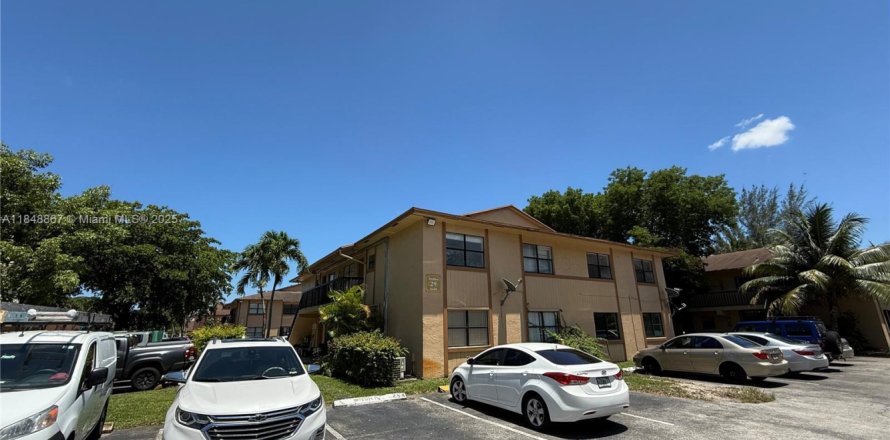 Condo à Hialeah, Floride, 2 chambres № 1850555