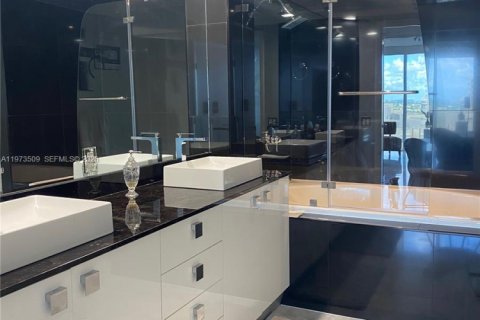 Condominio en venta en Hallandale Beach, Florida, 3 dormitorios, 145.95 m2 № 2049732 - foto 15