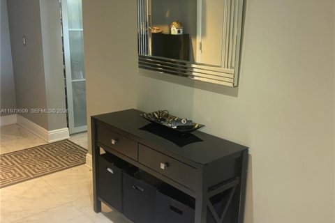 Condominio en venta en Hallandale Beach, Florida, 3 dormitorios, 145.95 m2 № 2049732 - foto 20