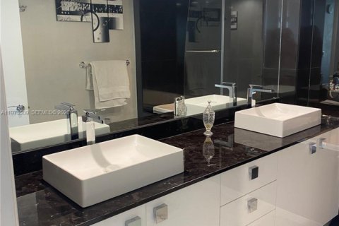 Condominio en venta en Hallandale Beach, Florida, 3 dormitorios, 145.95 m2 № 2049732 - foto 14