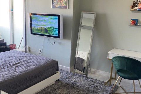 Condominio en venta en Hallandale Beach, Florida, 3 dormitorios, 145.95 m2 № 2049732 - foto 17