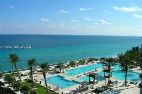 Condominio en venta en Hallandale Beach, Florida, 3 dormitorios, 145.95 m2 № 2049732 - foto 3