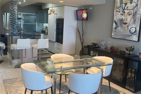 Condominio en venta en Hallandale Beach, Florida, 3 dormitorios, 145.95 m2 № 2049732 - foto 5