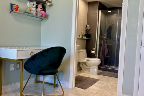 Condominio en venta en Hallandale Beach, Florida, 3 dormitorios, 145.95 m2 № 2049732 - foto 18