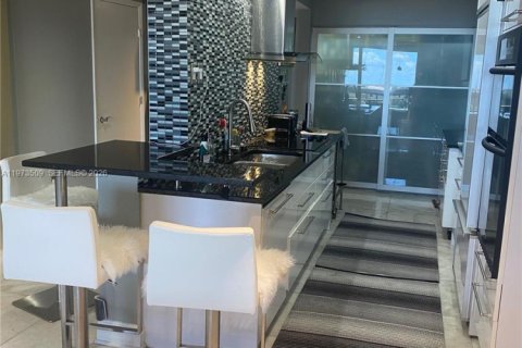Condominio en venta en Hallandale Beach, Florida, 3 dormitorios, 145.95 m2 № 2049732 - foto 11