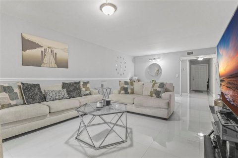 Copropriété à vendre à Coral Springs, Floride: 3 chambres, 102.19 m2 № 2392004 - photo 17