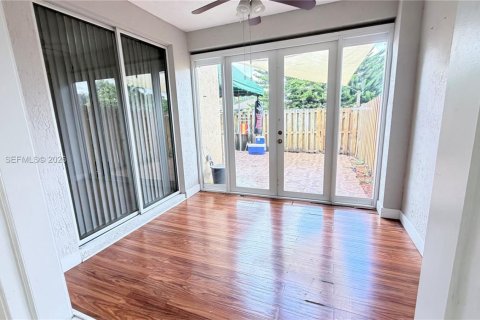 Touwnhouse à louer à Miami, Floride: 3 chambres, 139.45 m2 № 2065691 - photo 11