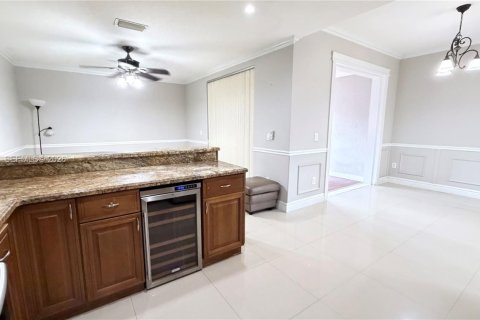 Touwnhouse à louer à Miami, Floride: 3 chambres, 139.45 m2 № 2065691 - photo 9